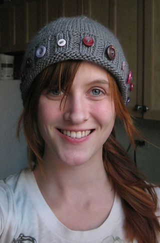 Vu sur Ravelry] : Des bonnets pour les vacances… version fille - Bleu de  Toiles - Le Blog